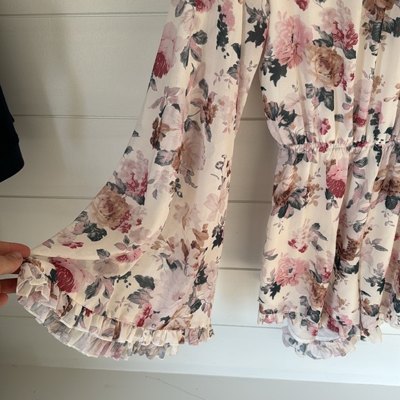 Cream and floral romper with 70s style flutter sleeves - Picture 2 of 5